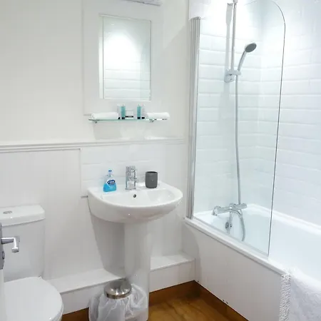The London 3*
